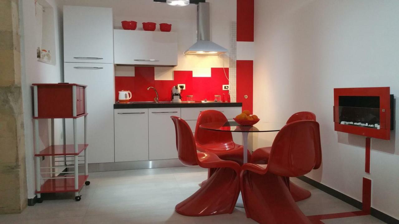 Corte Spagnola Fuoco Syracuse Esterno foto